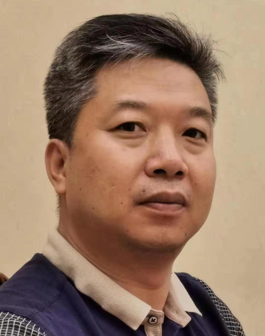 李志男